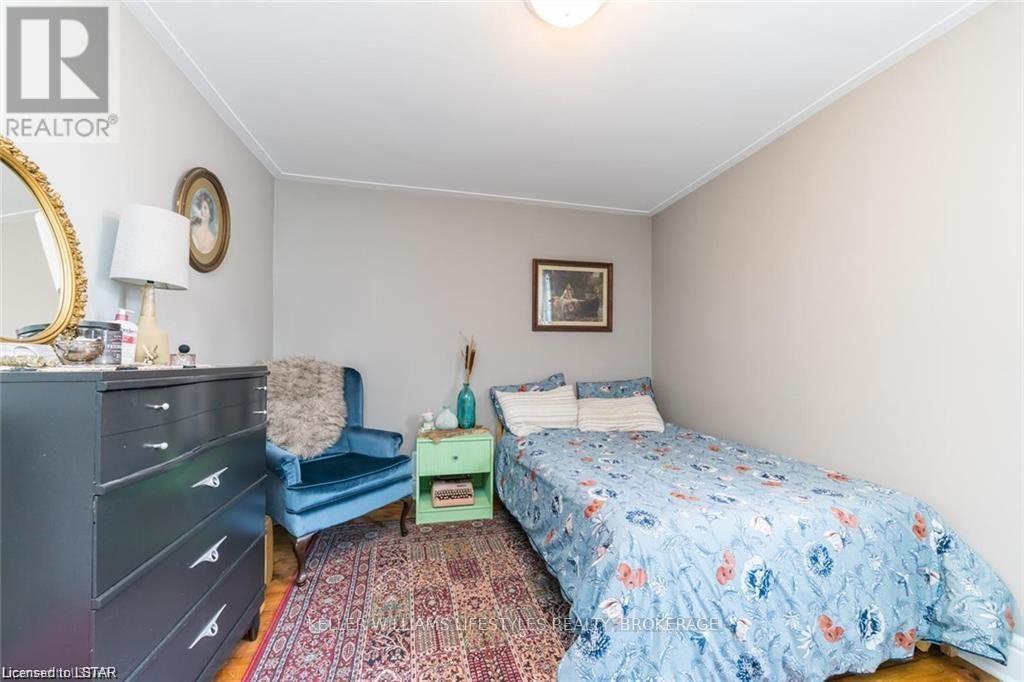 492 EMERY STREET E - 10