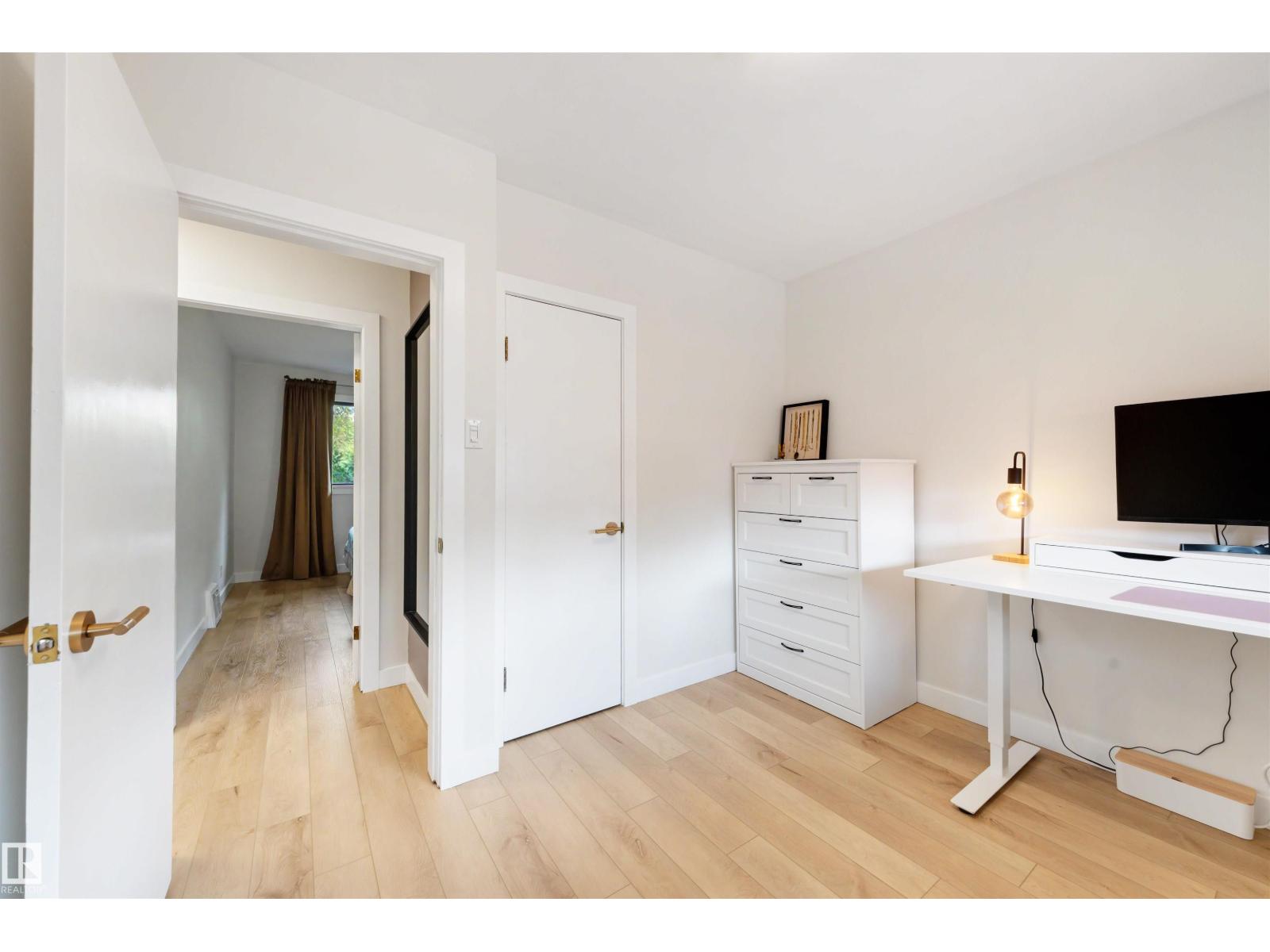 10732 129 ST NW - 14