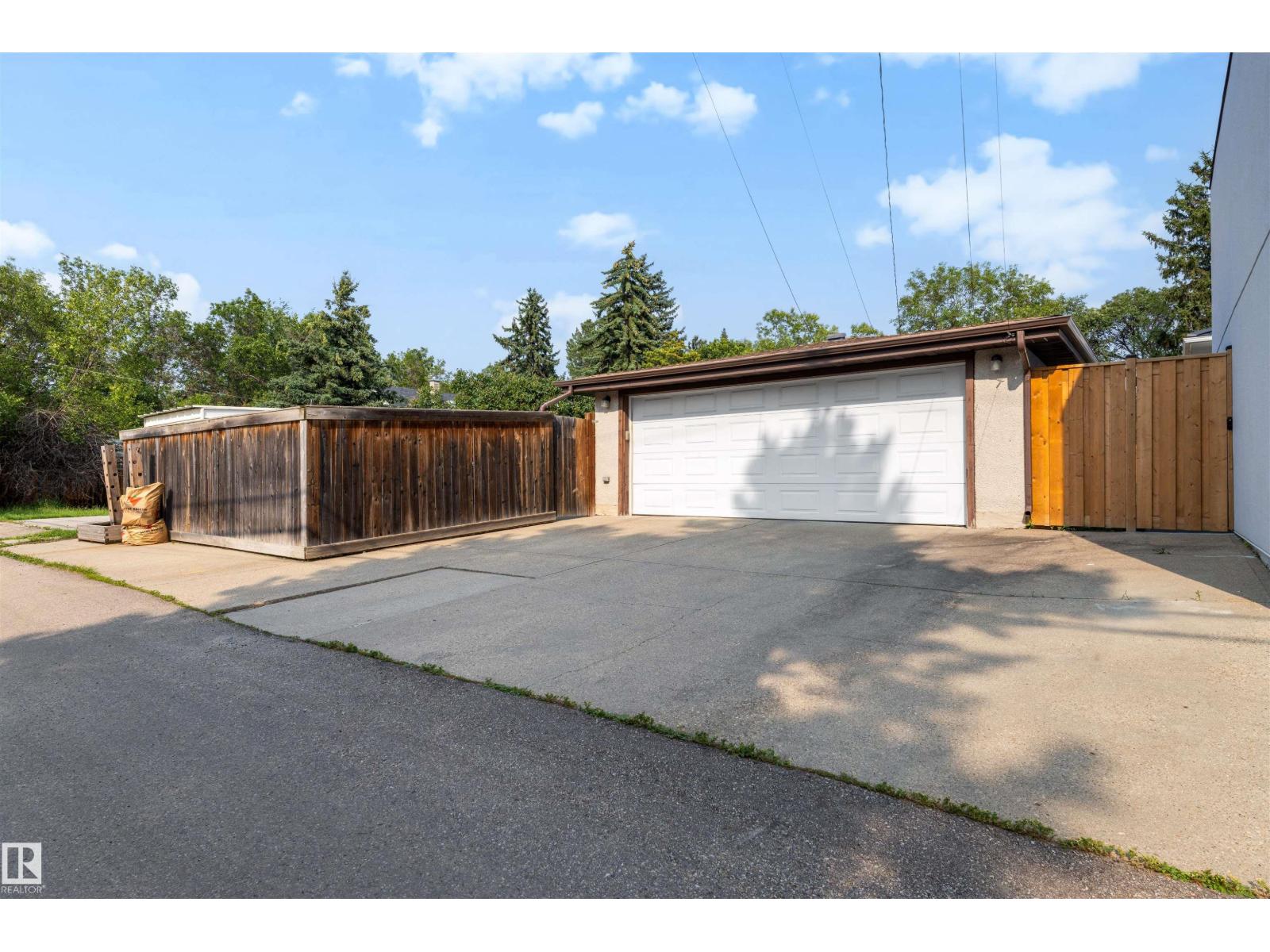 10732 129 ST NW - Image 36