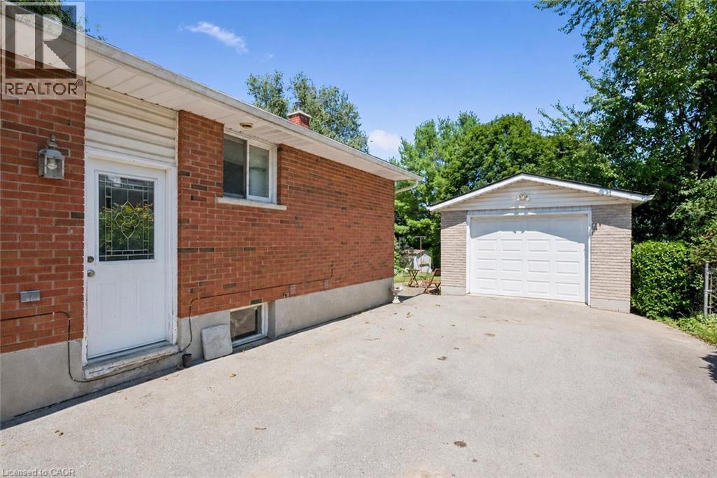 95 MOUNTFORD Drive - Image 11