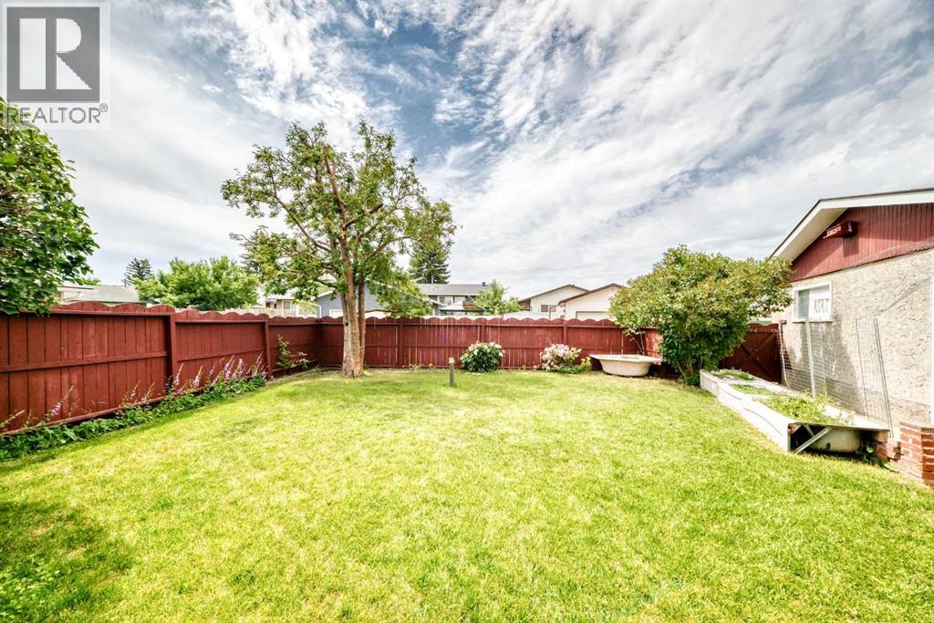 42 Rundlelawn Close NE - 28