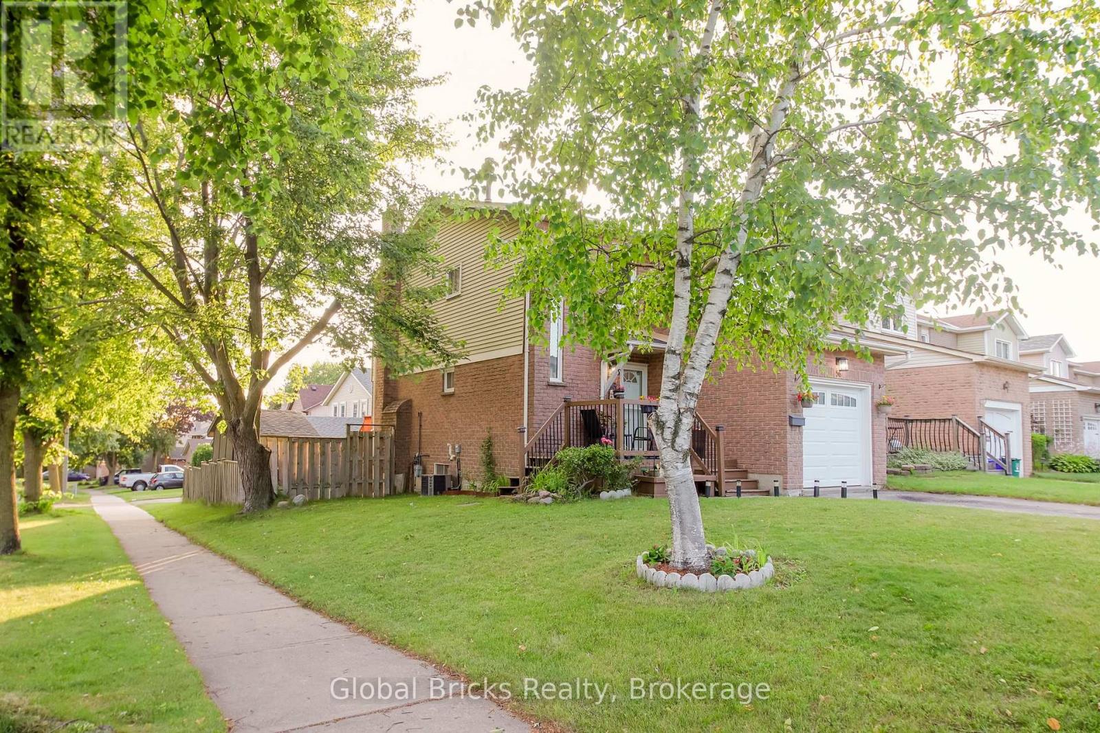 56 Winston Crescent, Whitby, ON photo 4