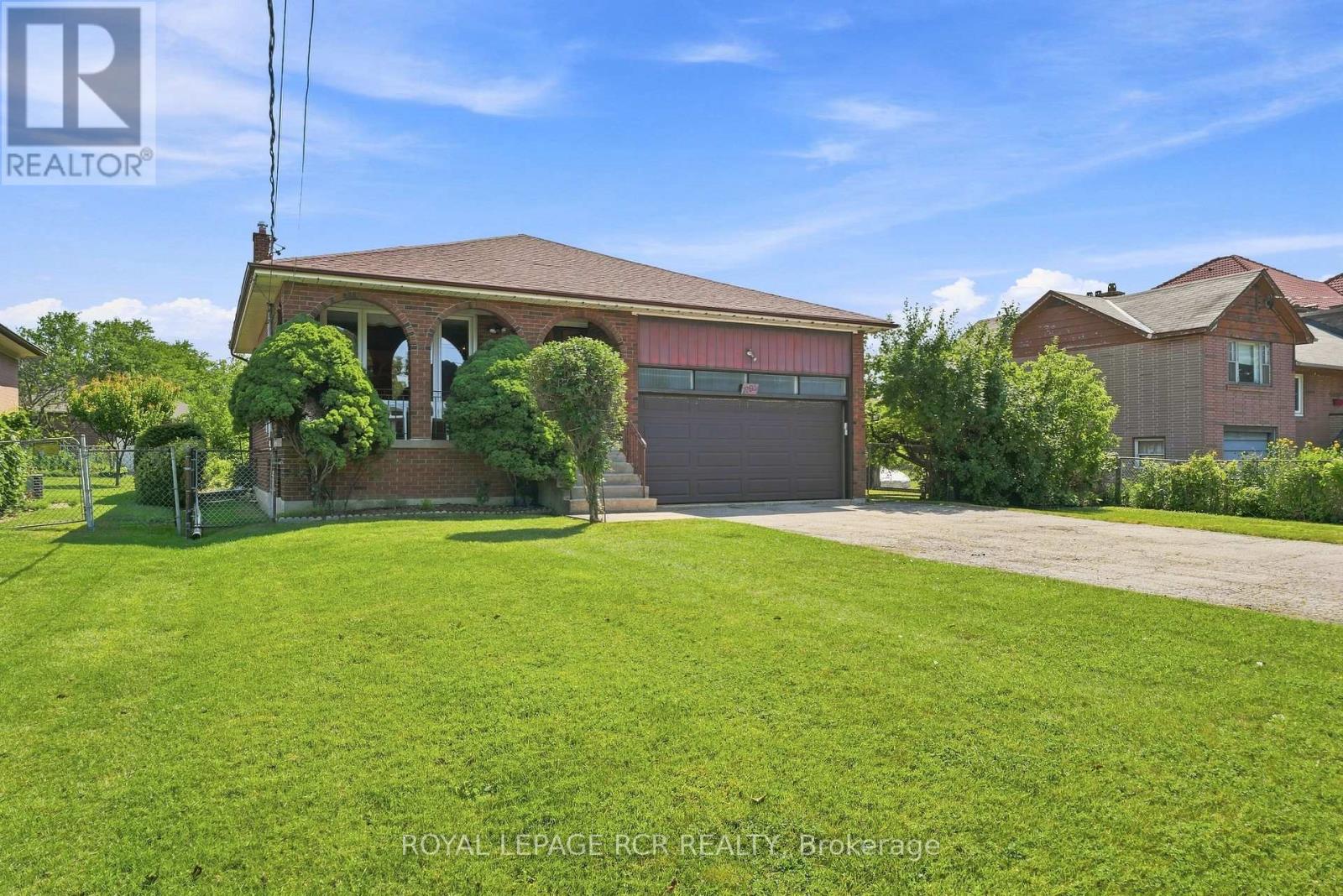 2795 VICTORIA PARK AVENUE