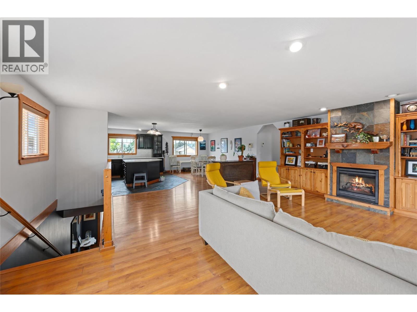 863 SERLE Court - Image 24