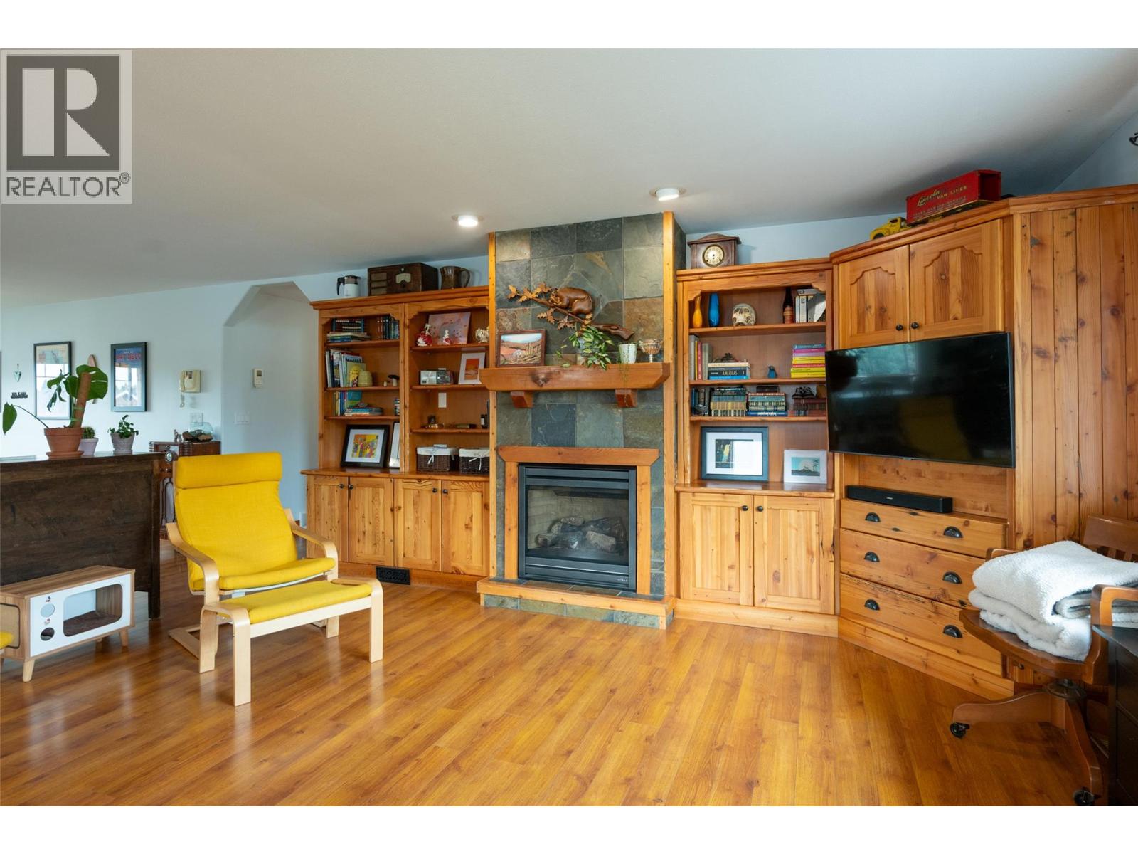 863 SERLE Court - Image 25
