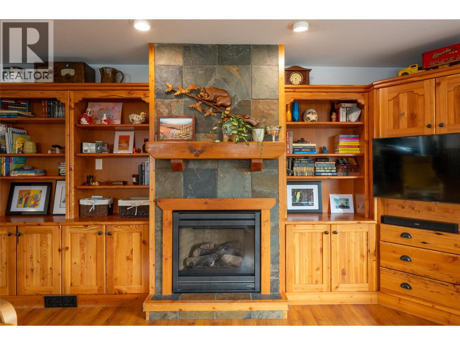 863 SERLE Court - Image 27