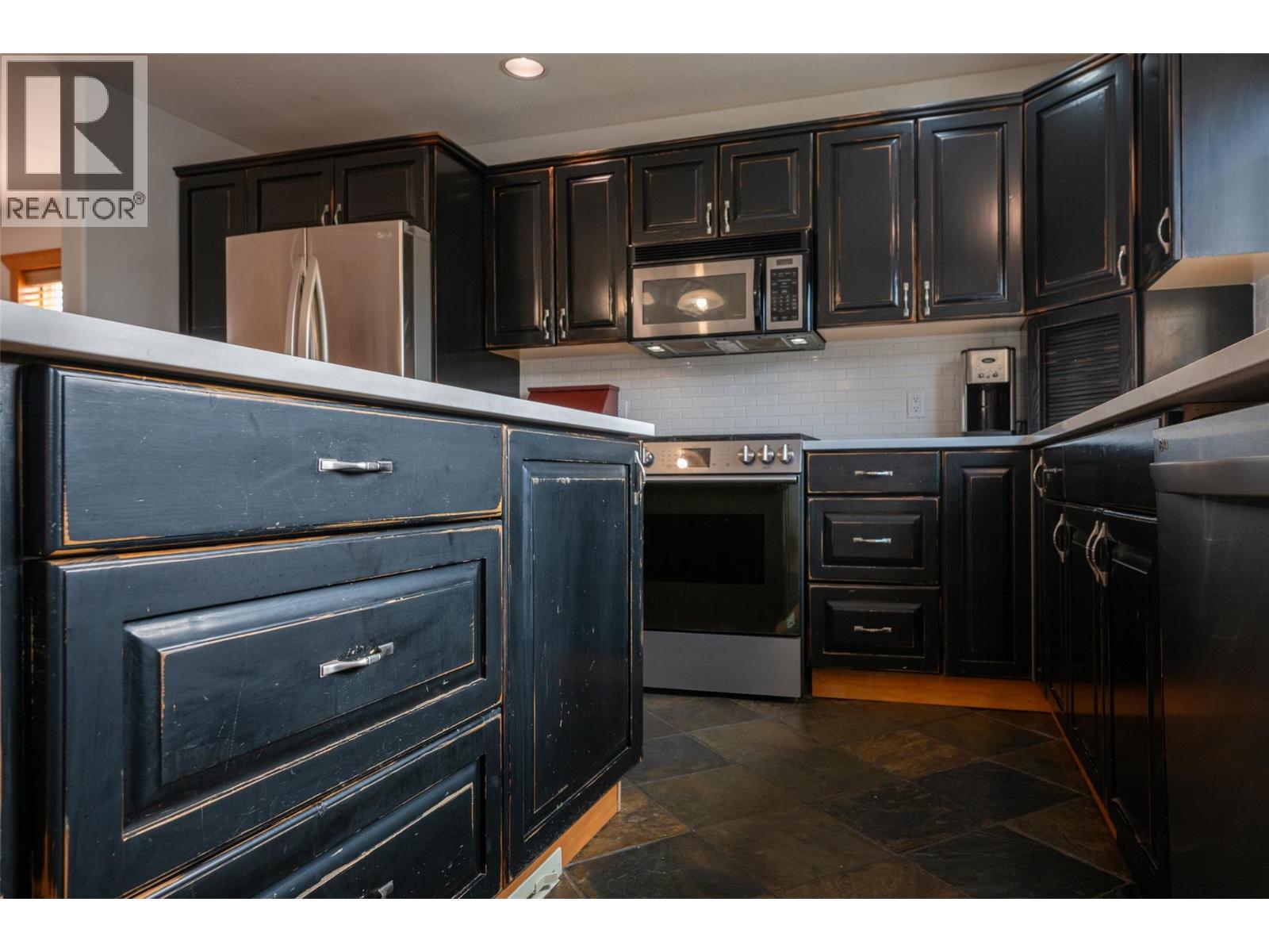 863 SERLE Court - 33