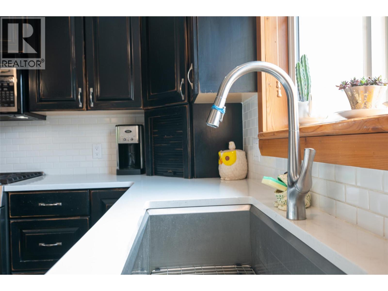 863 SERLE Court - 34