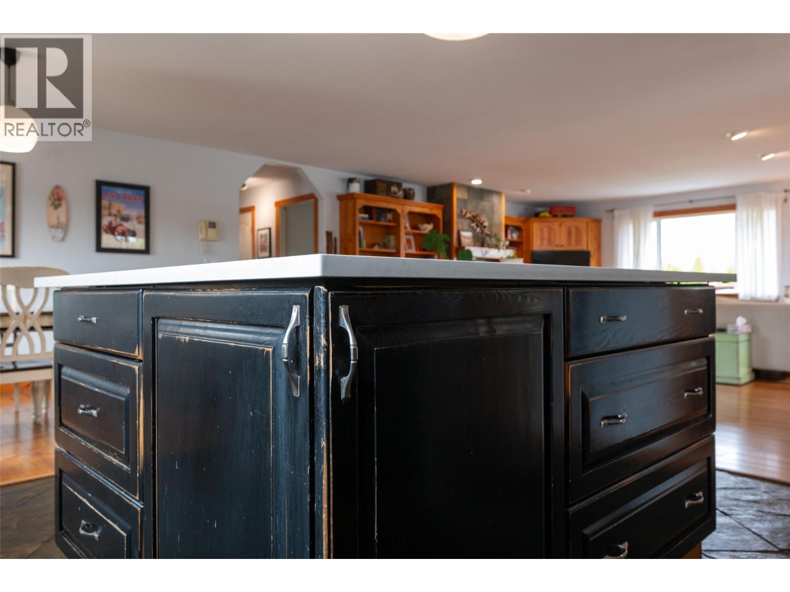 863 SERLE Court - Image 37