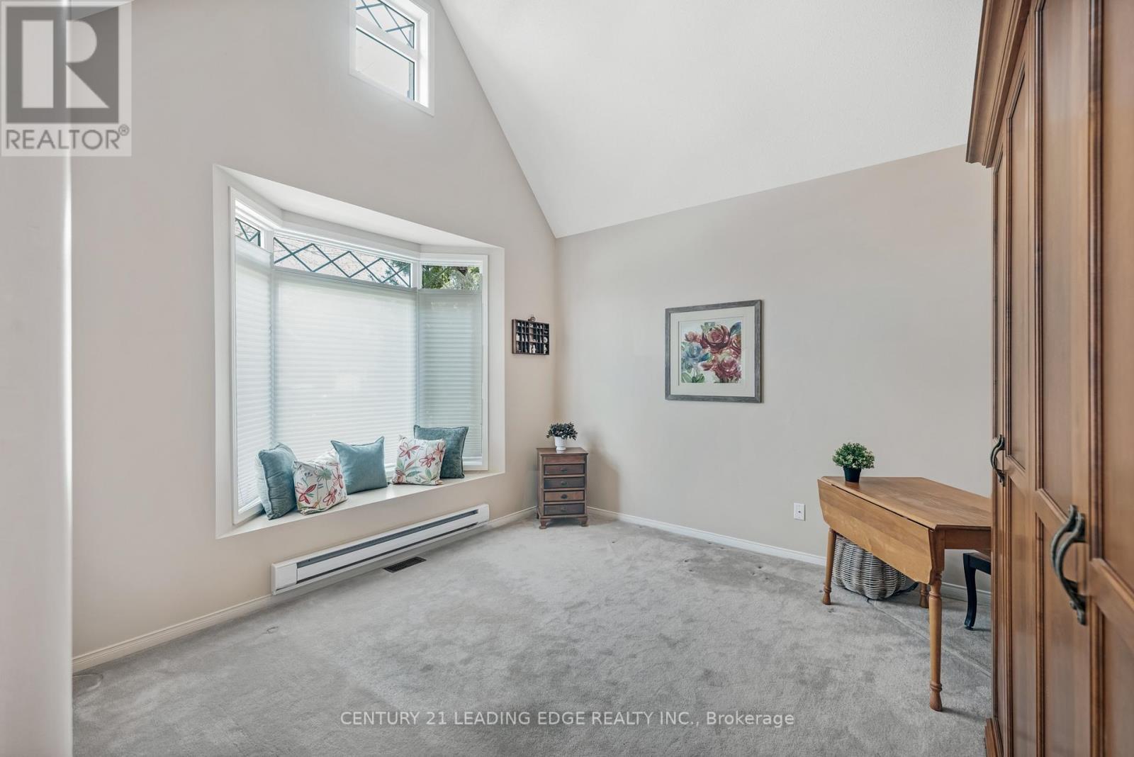 50 BUTTON CRESCENT - 12
