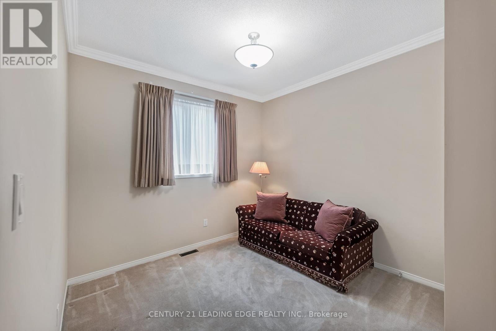 50 BUTTON CRESCENT - 16