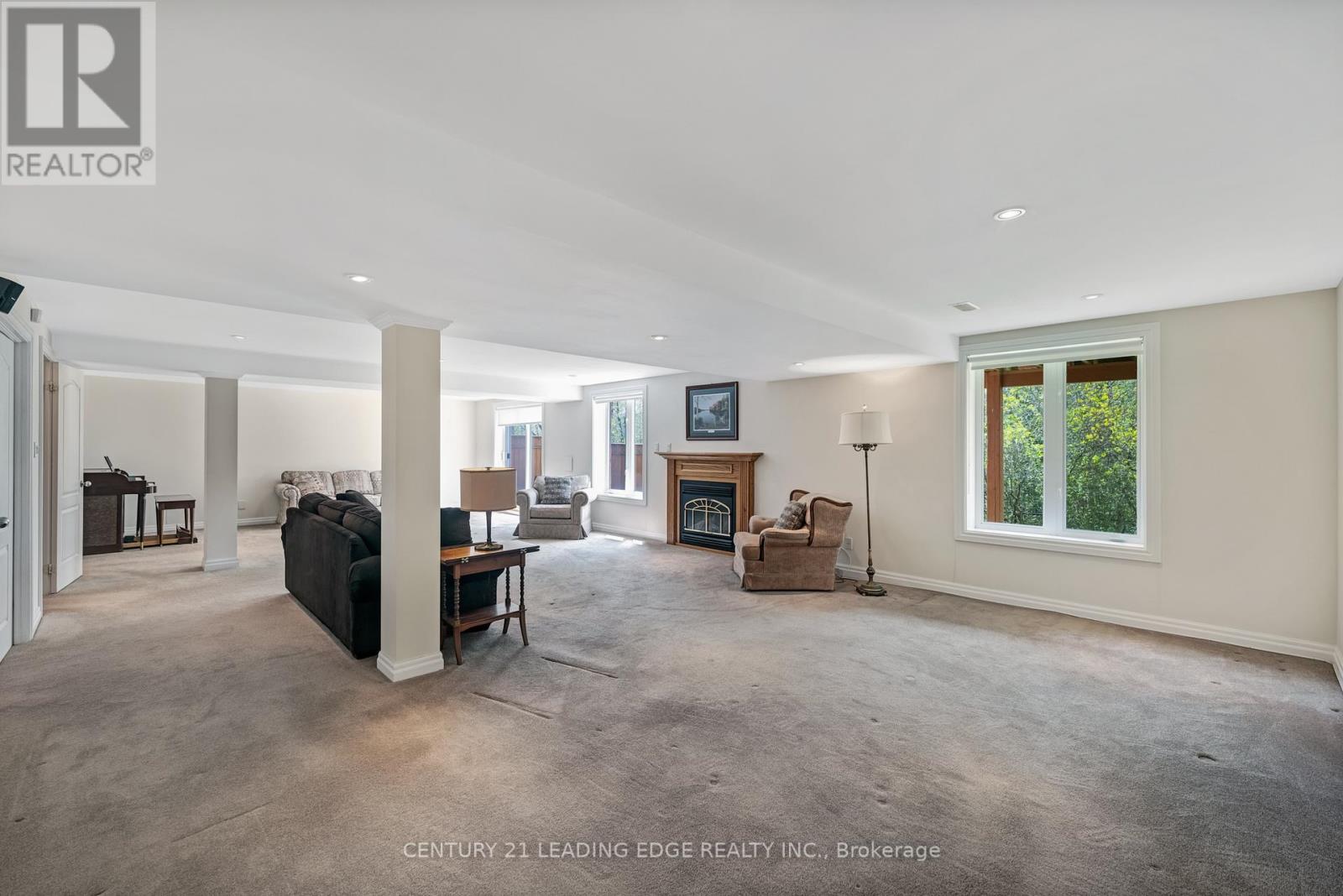 50 BUTTON CRESCENT - 19