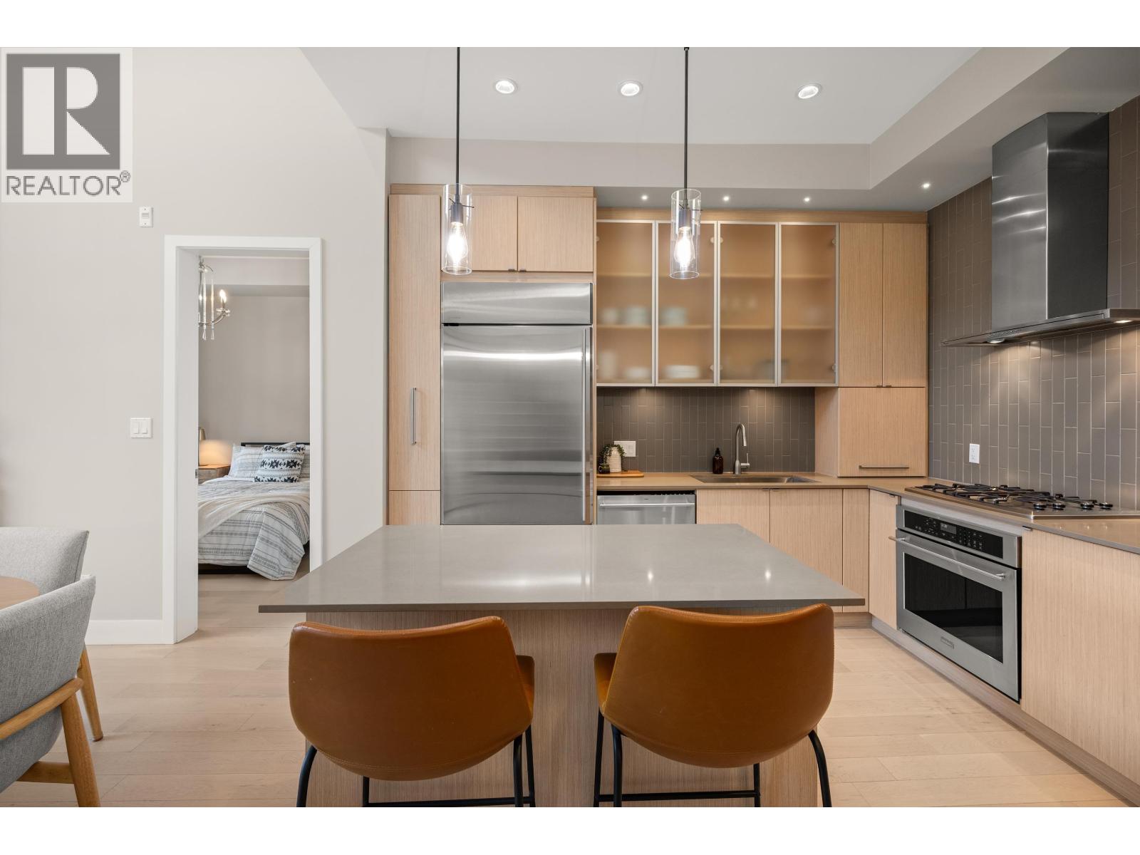 414 262 SALTER STREET, New Westminster