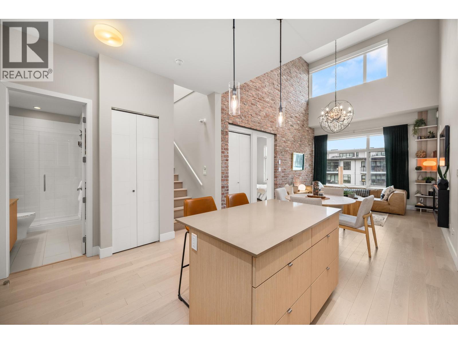 414 262 SALTER STREET, New Westminster