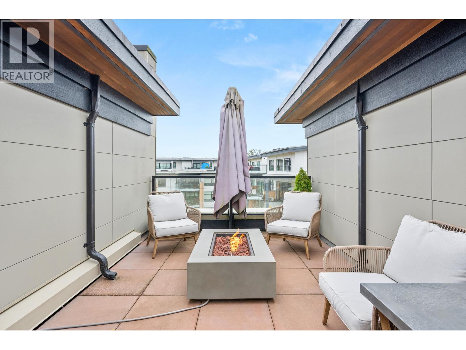 414 262 SALTER STREET, New Westminster