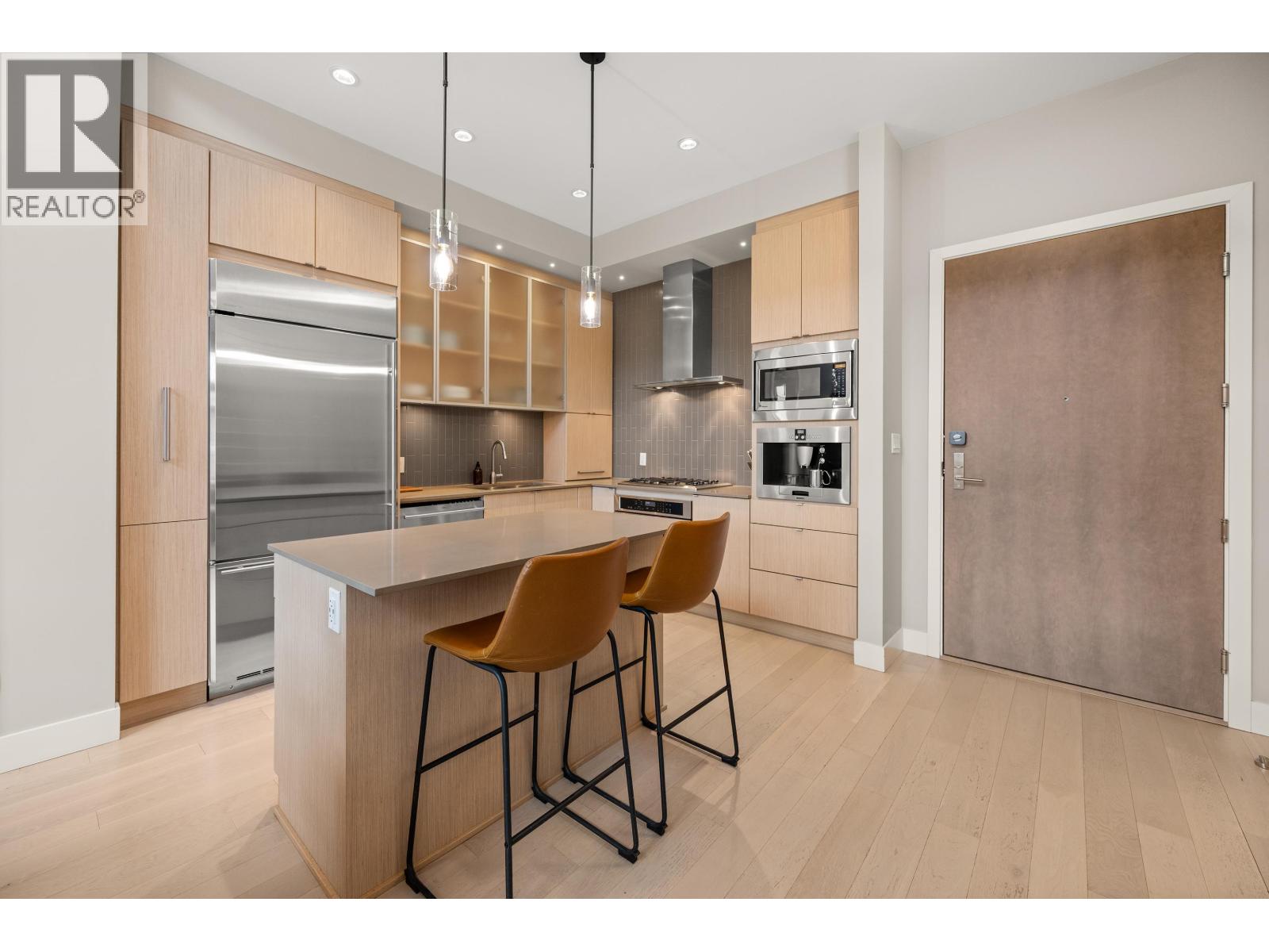 414 262 SALTER STREET, New Westminster