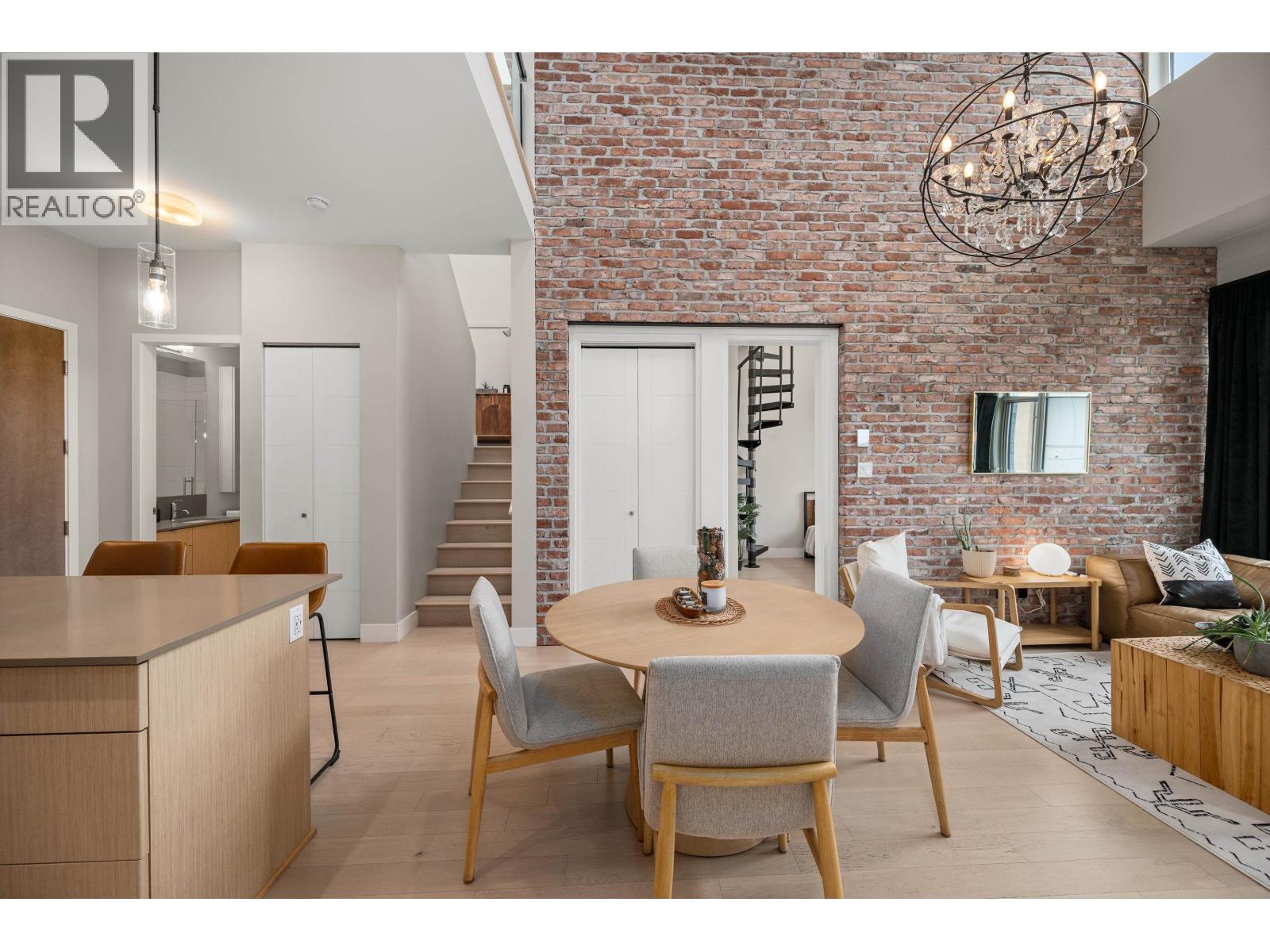 414 262 SALTER STREET, New Westminster