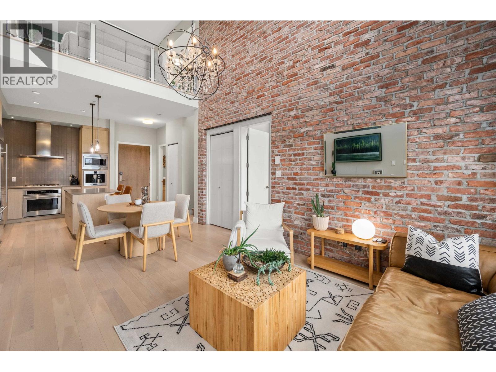 414 262 SALTER STREET, New Westminster
