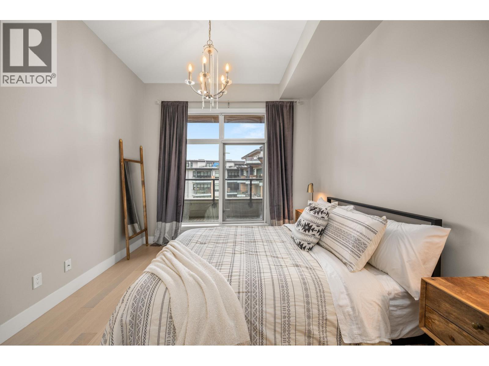 414 262 SALTER STREET, New Westminster