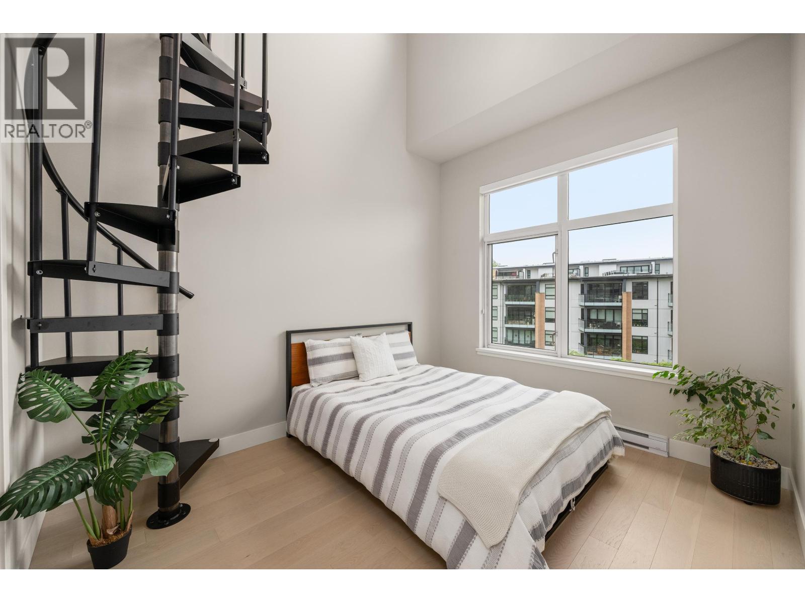 414 262 SALTER STREET, New Westminster