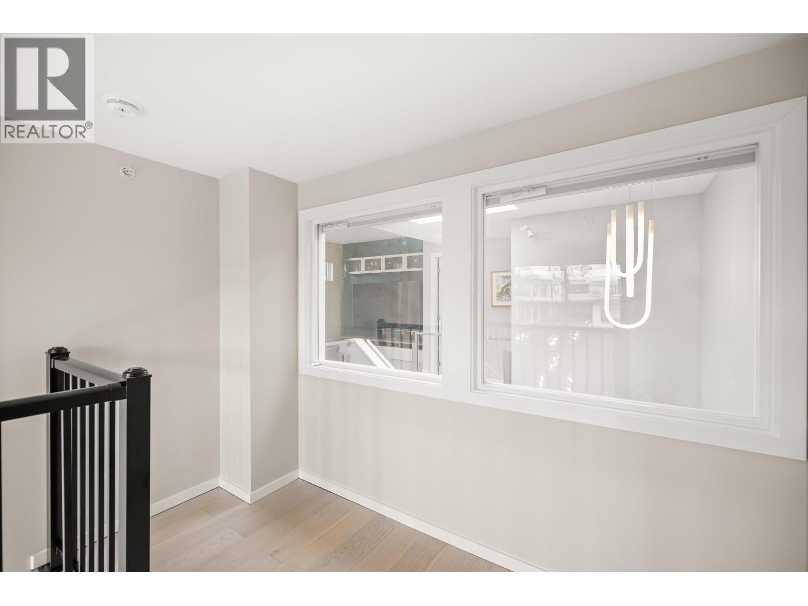 414 262 SALTER STREET, New Westminster