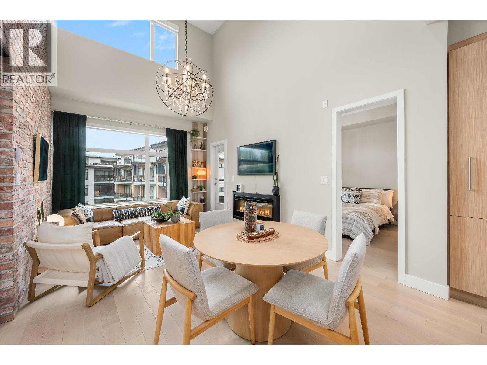 414 262 SALTER STREET, New Westminster