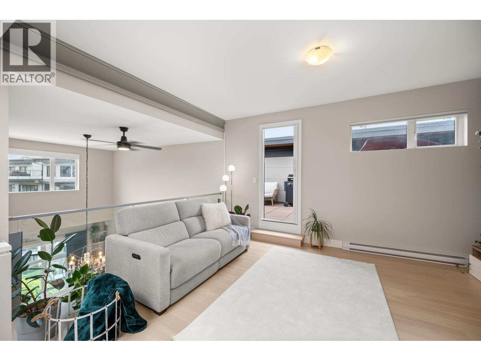 414 262 SALTER STREET, New Westminster