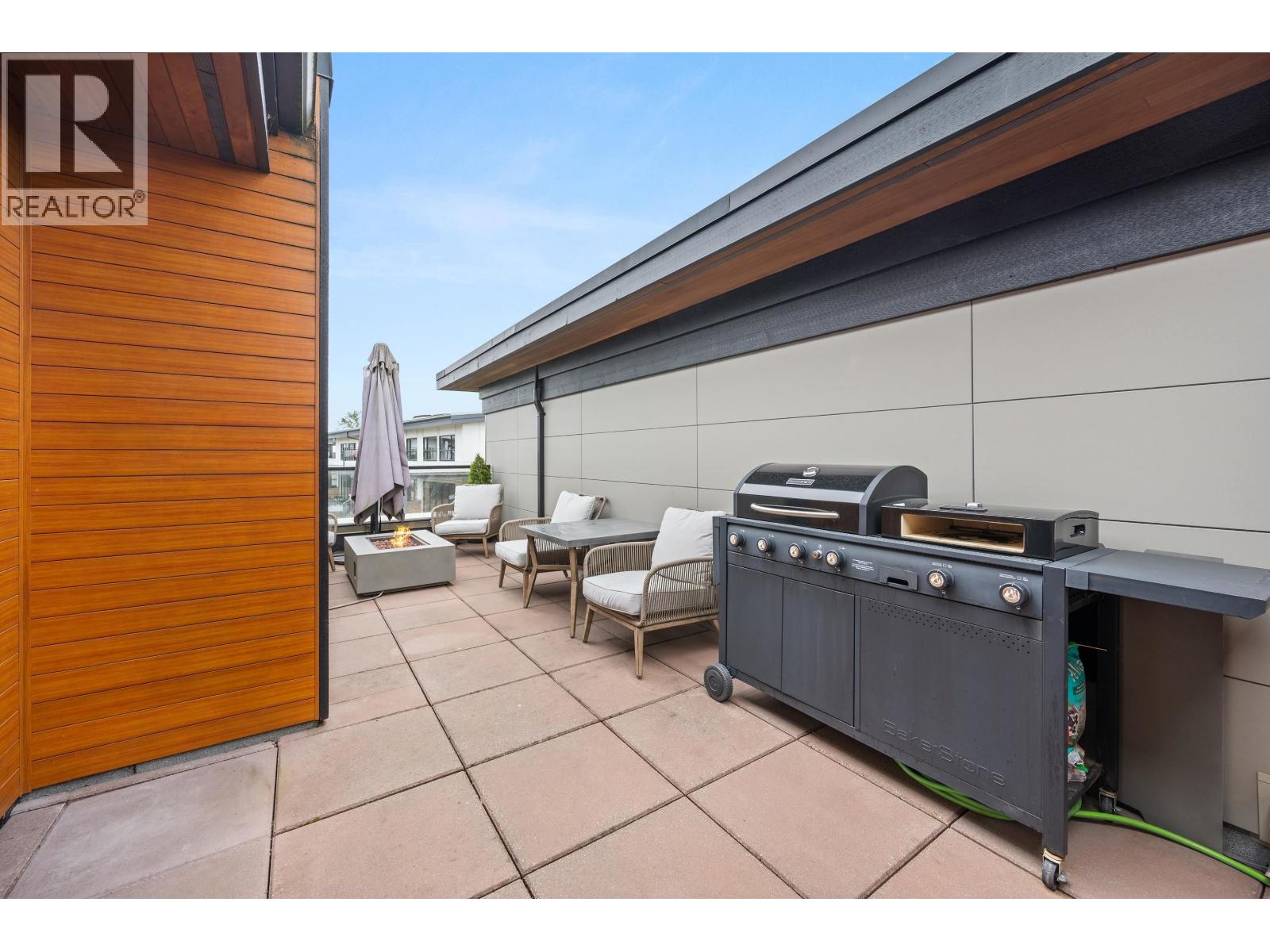 414 262 SALTER STREET, New Westminster