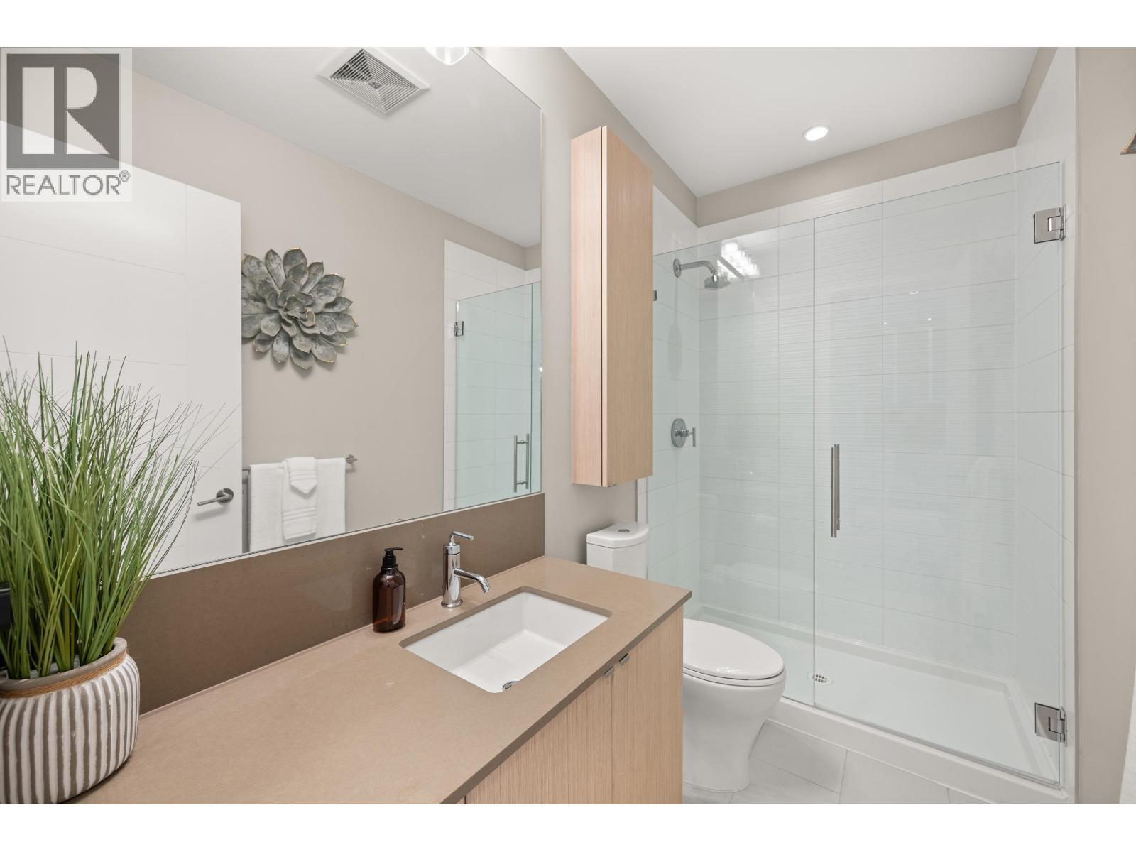 414 262 SALTER STREET, New Westminster