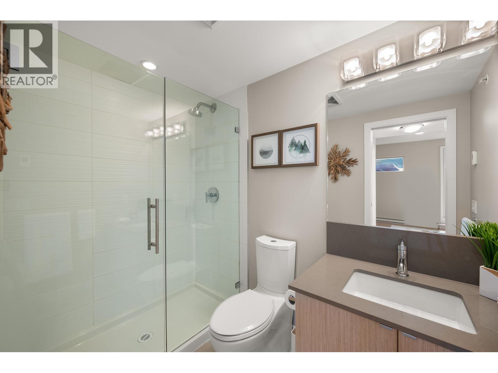 414 262 SALTER STREET, New Westminster