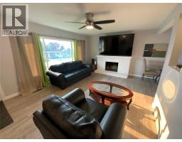 Primary Bedroom - 1134 Woodlands Drive, Penticton, BC V2A3Z6 Photo 9