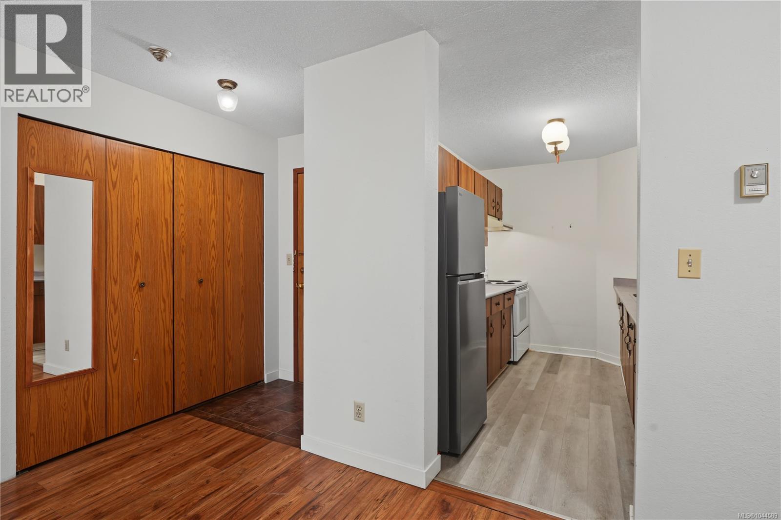 #302 755 Hillside Ave - 14