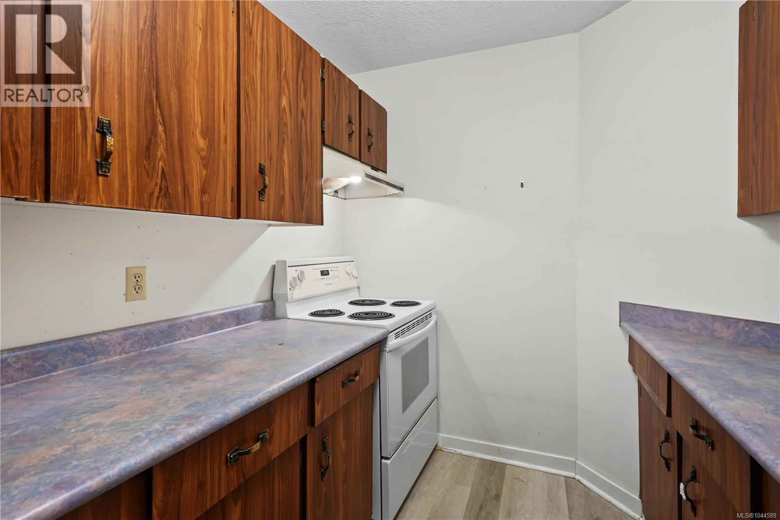 #302 755 Hillside Ave - 15