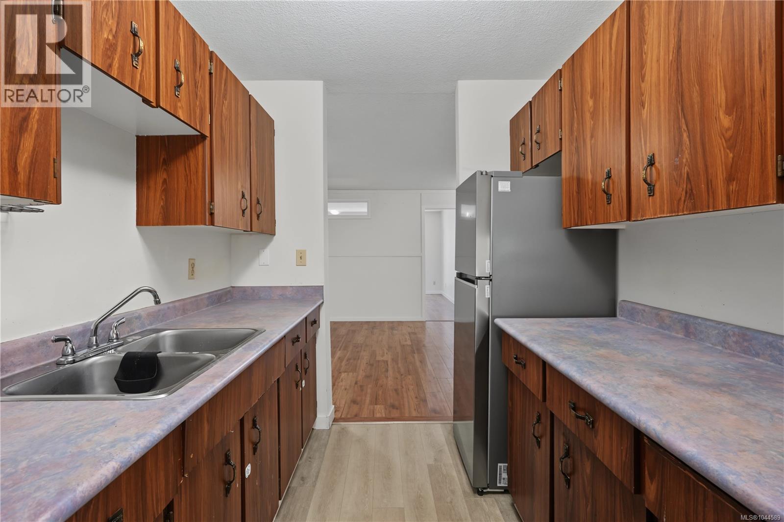 #302 755 Hillside Ave - 17
