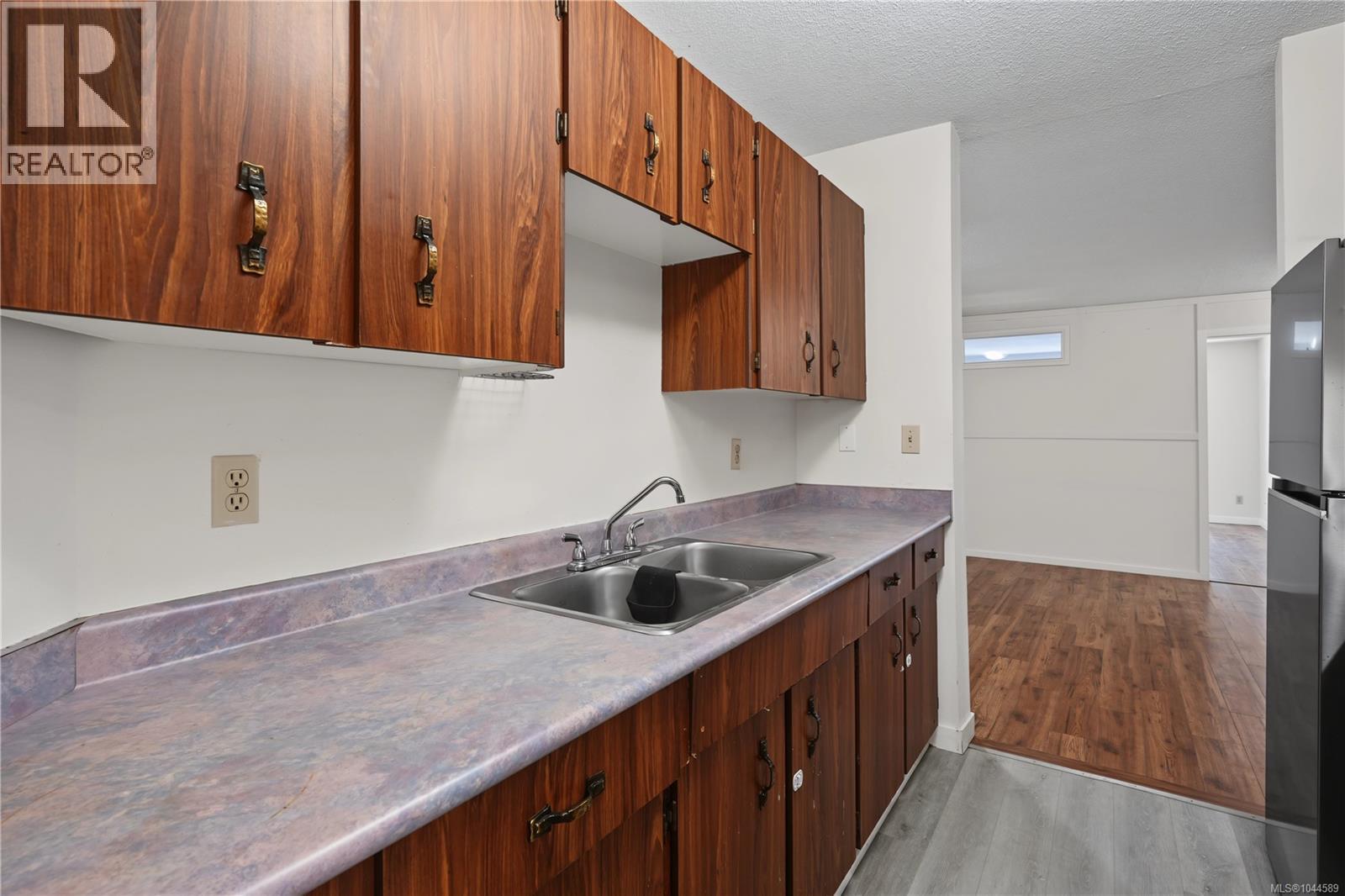 #302 755 Hillside Ave - 18