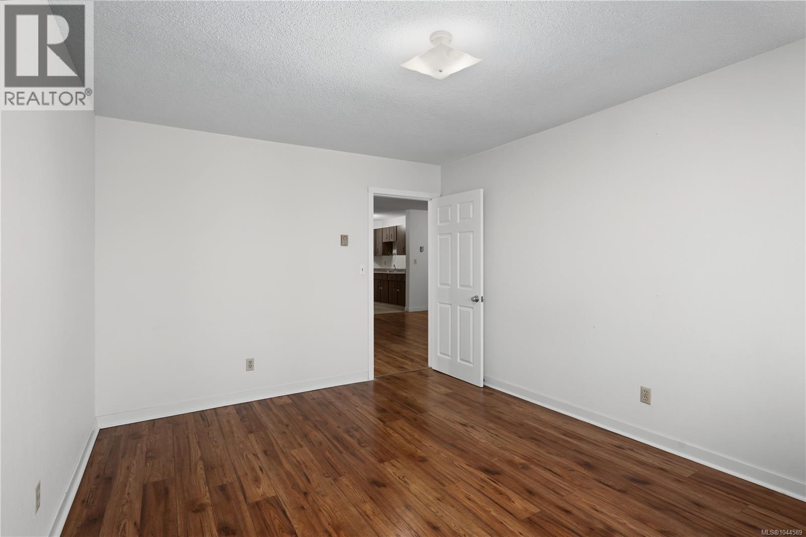#302 755 Hillside Ave - 27