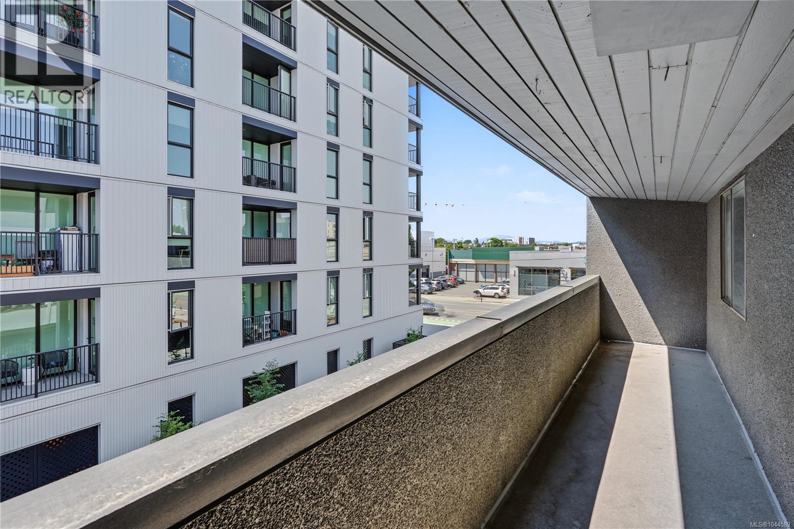 302 755 Hillside Avenue, Victoria