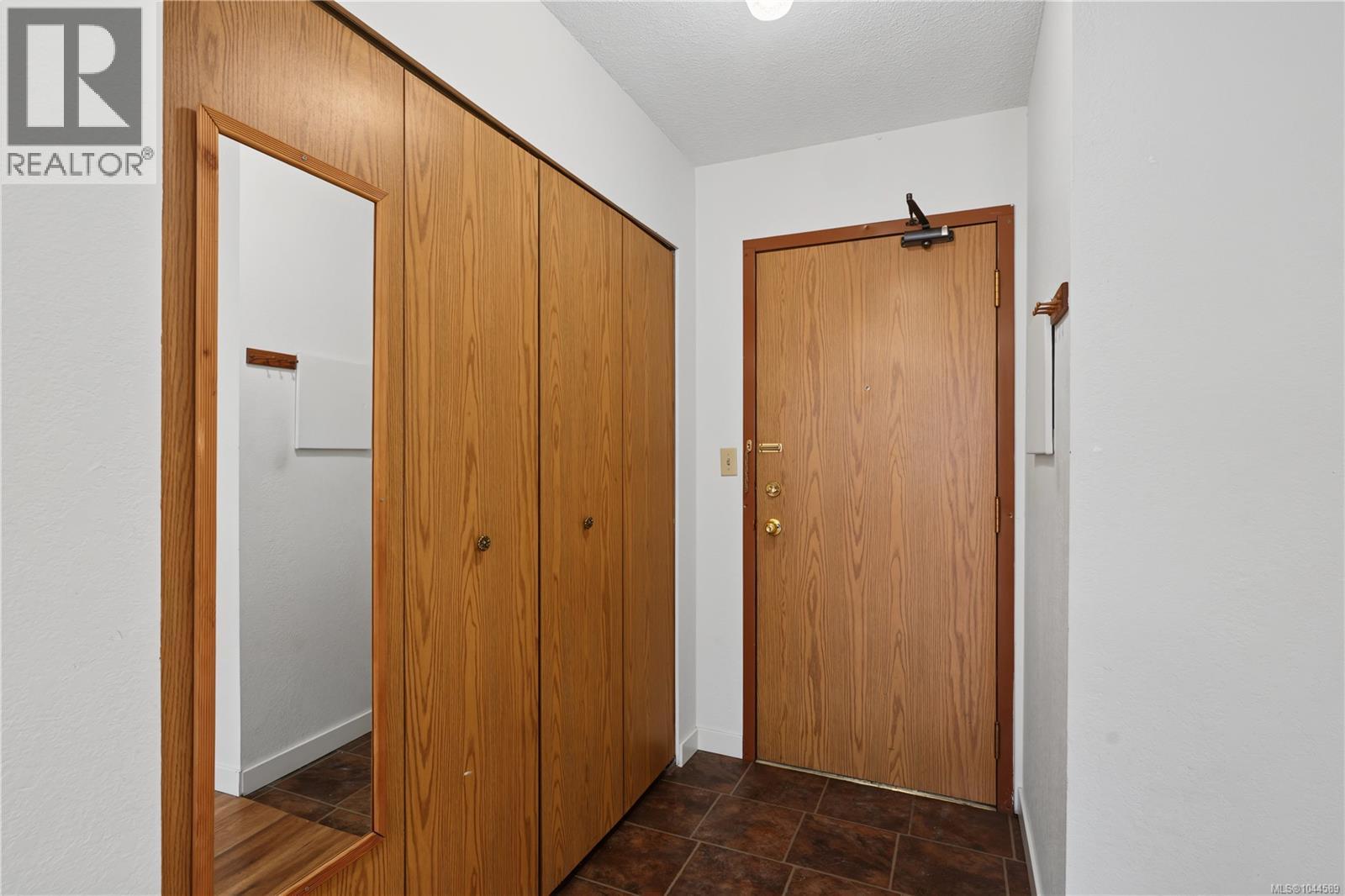 302 755 Hillside Avenue, Victoria