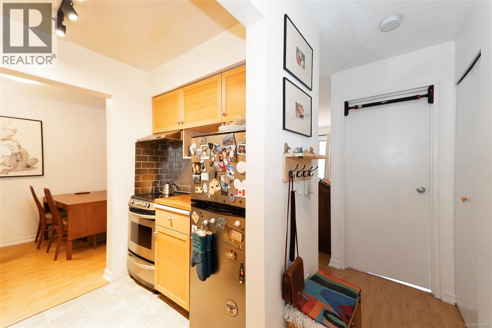 #104 2757 Quadra St - 10