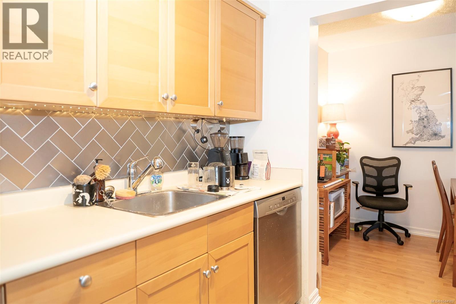 #104 2757 Quadra St - 11