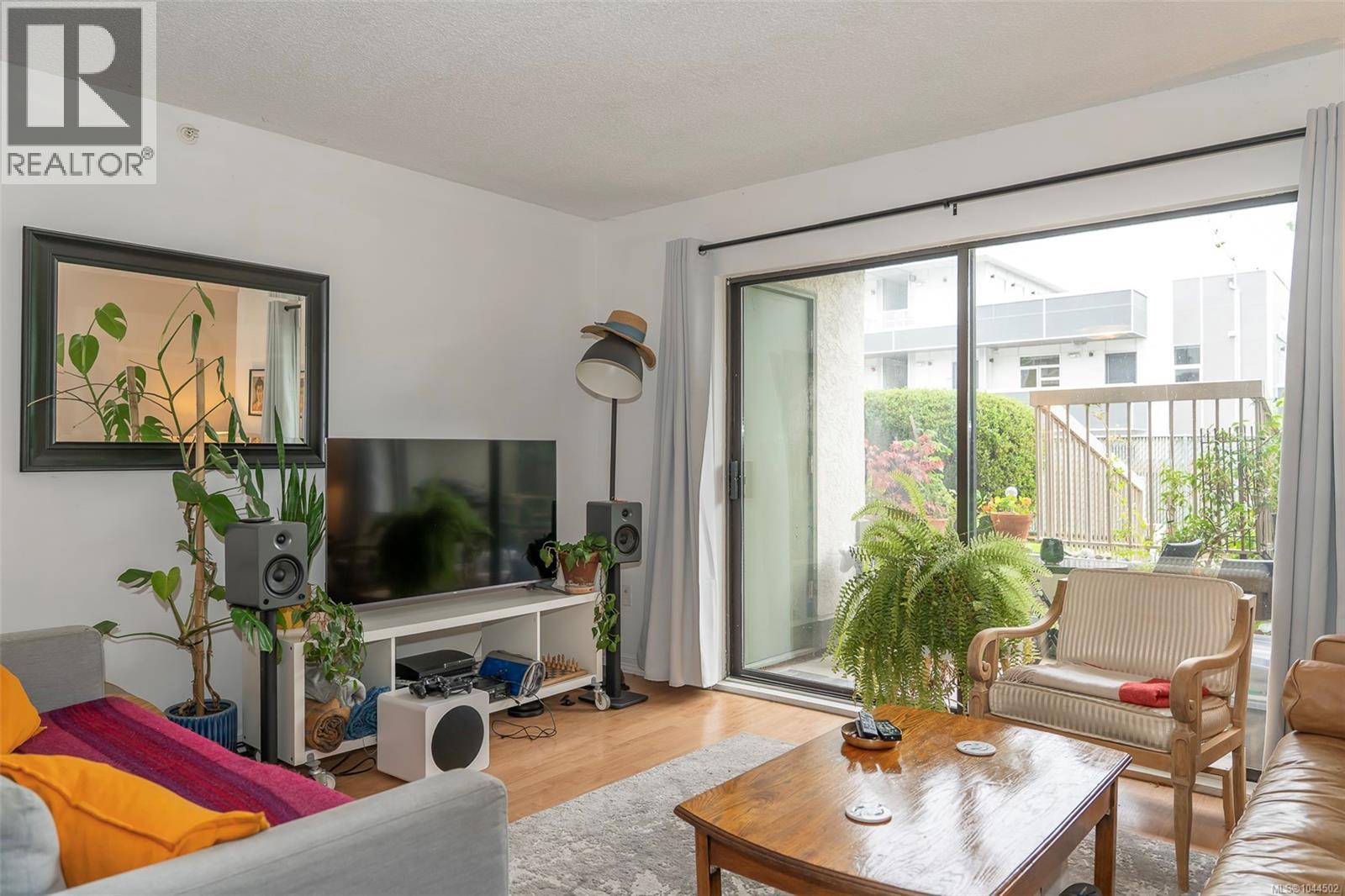 #104 2757 Quadra St - 14