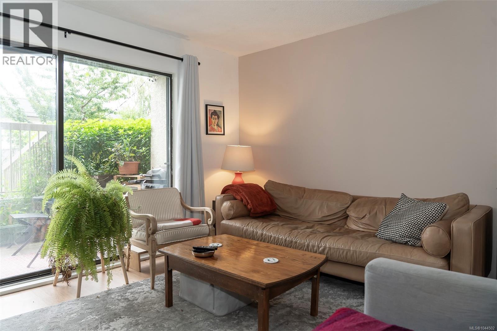 #104 2757 Quadra St - 15