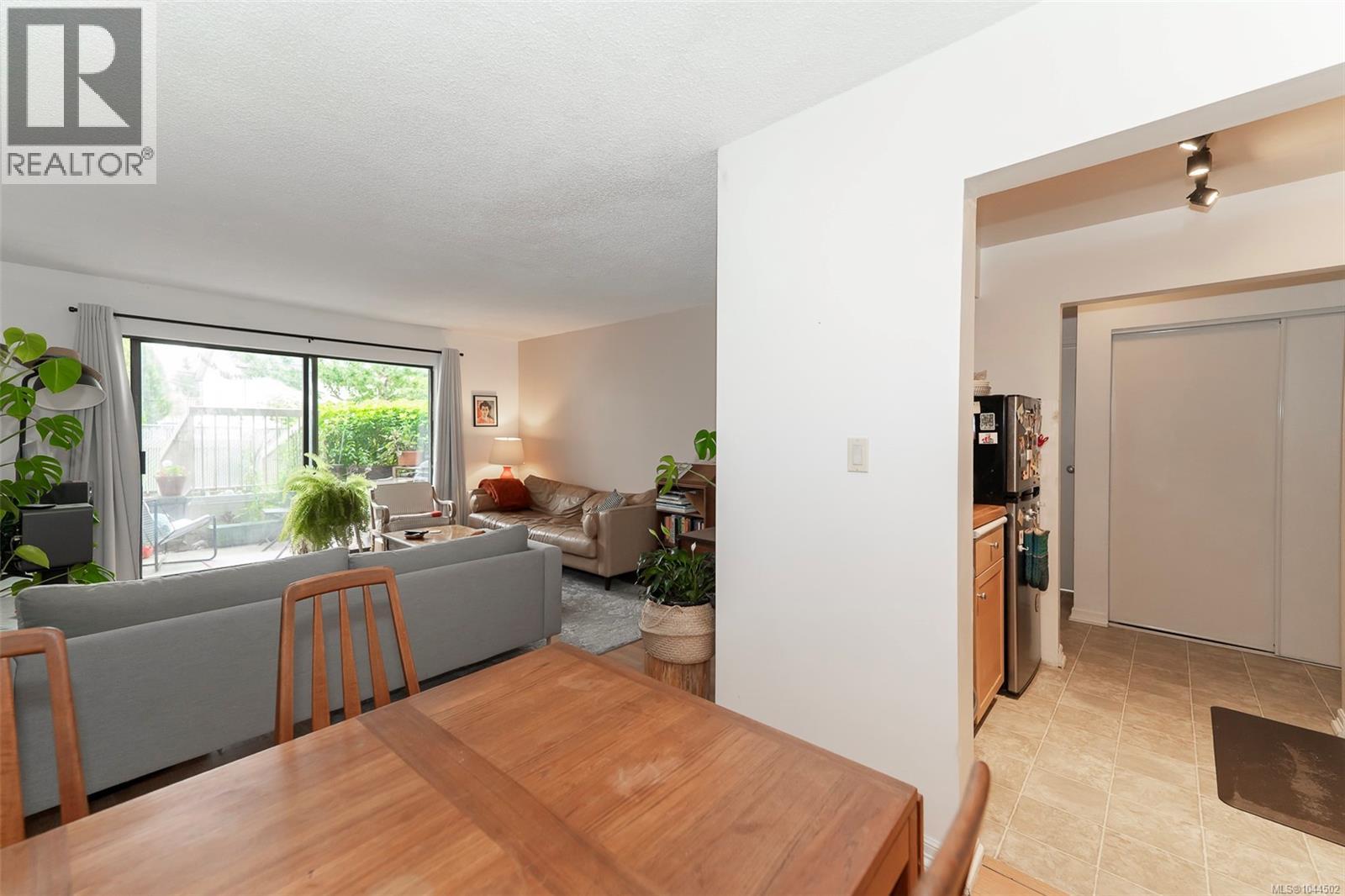 #104 2757 Quadra St - 17