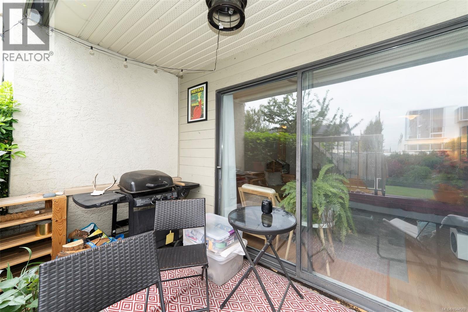 #104 2757 Quadra St - 24