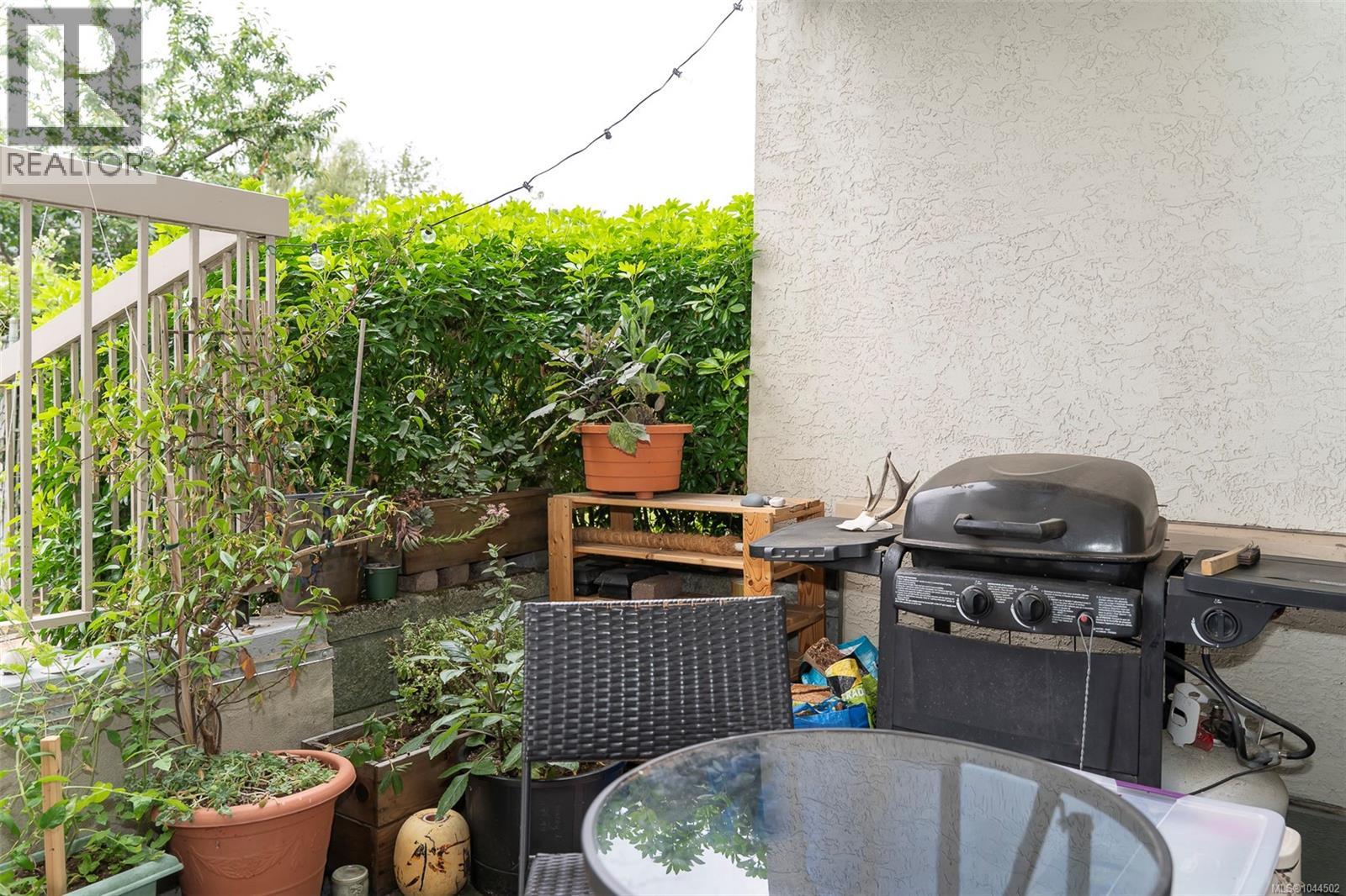 #104 2757 Quadra St - 25