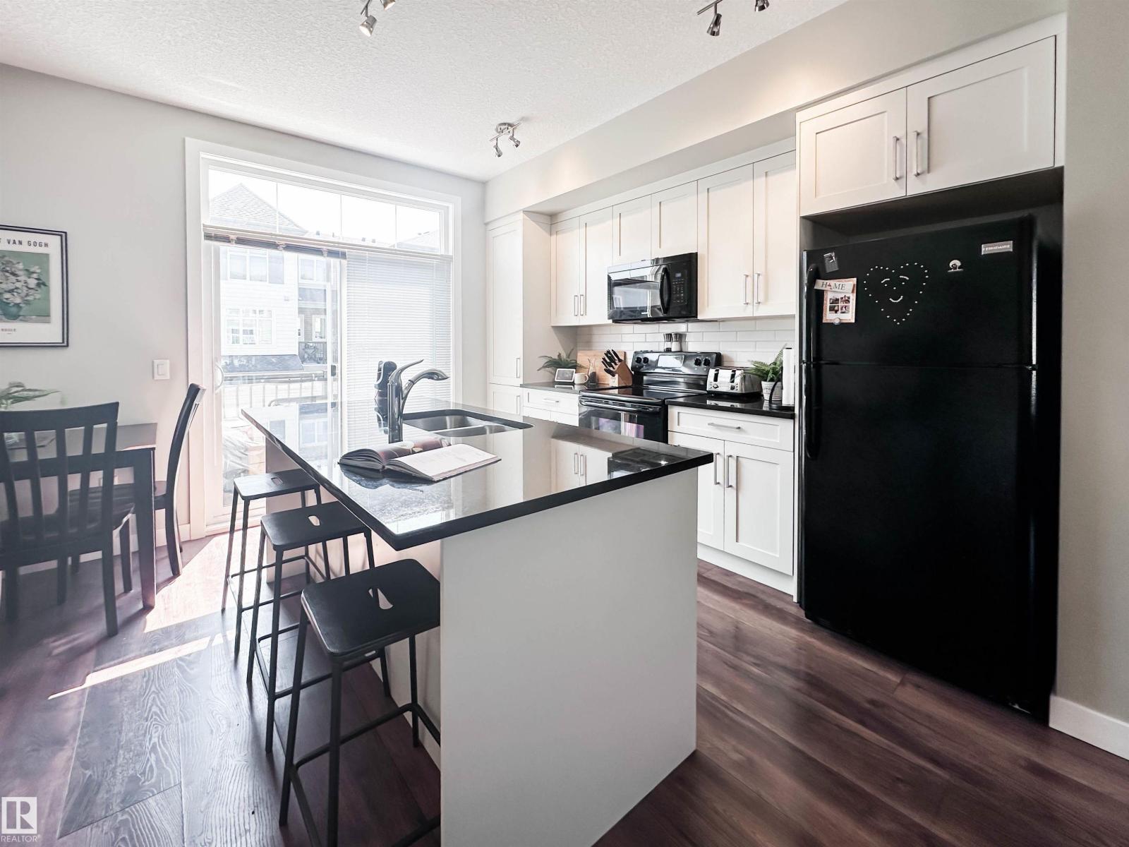 #89 600 BELLEROSE DR, Oakmont, St. Albert photo 3