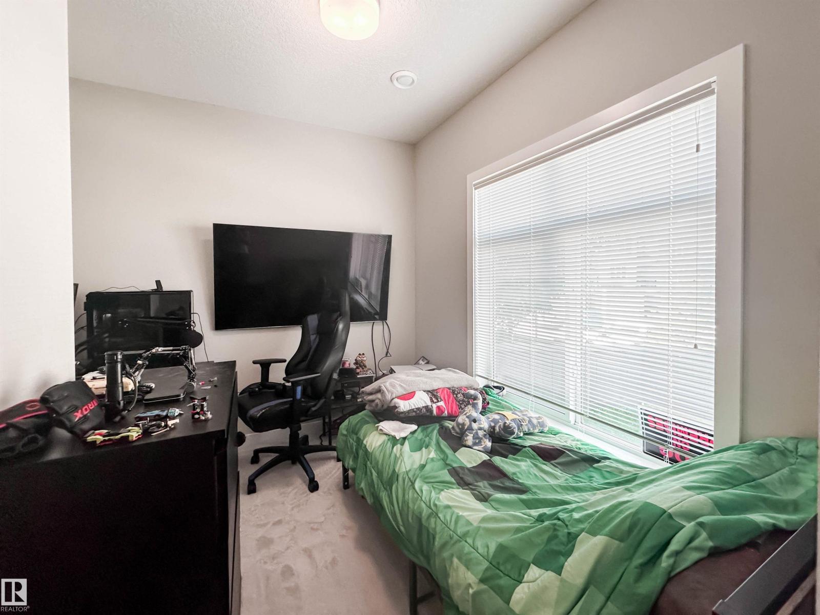 #89 600 BELLEROSE DR - Image 33