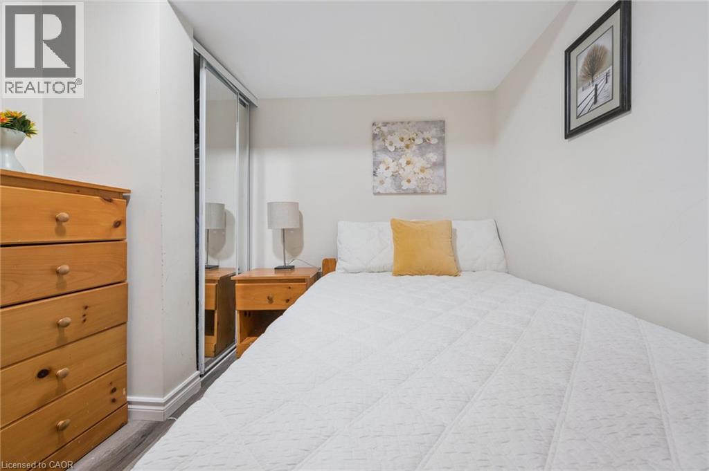 36 VAN FLEET Terrace - Image 32