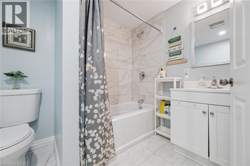 36 VAN FLEET Terrace - Image 33