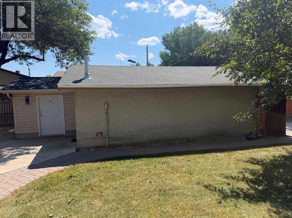 6407 Lombardy Crescent SW - Image 30